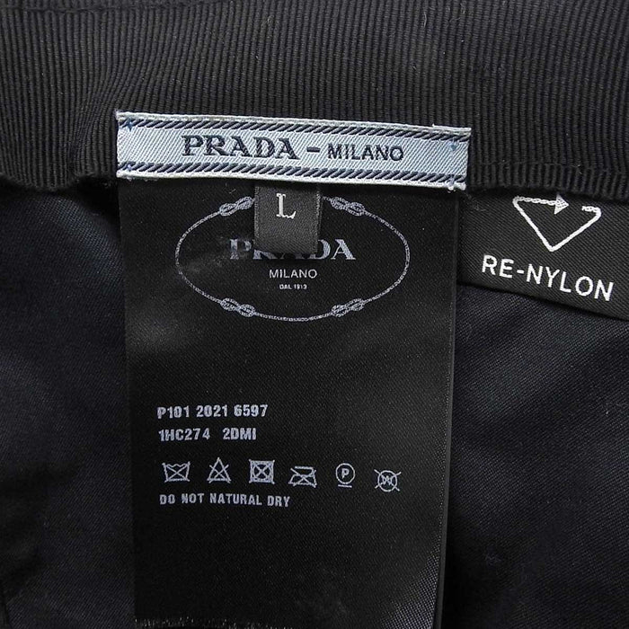 PRADA
三角プレート リサイクルナイロン
トライアングルロゴ RE-NYLON ベースボール キャップ