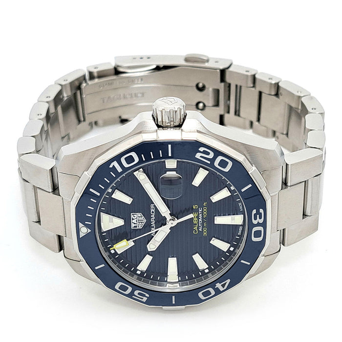 泰格豪雅 
Aquaracer Caliber 5 日期顯示 
附有保固卡的盒子