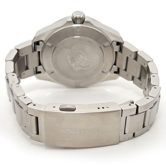 泰格豪雅 
Aquaracer Caliber 5 日期顯示 
附有保固卡的盒子