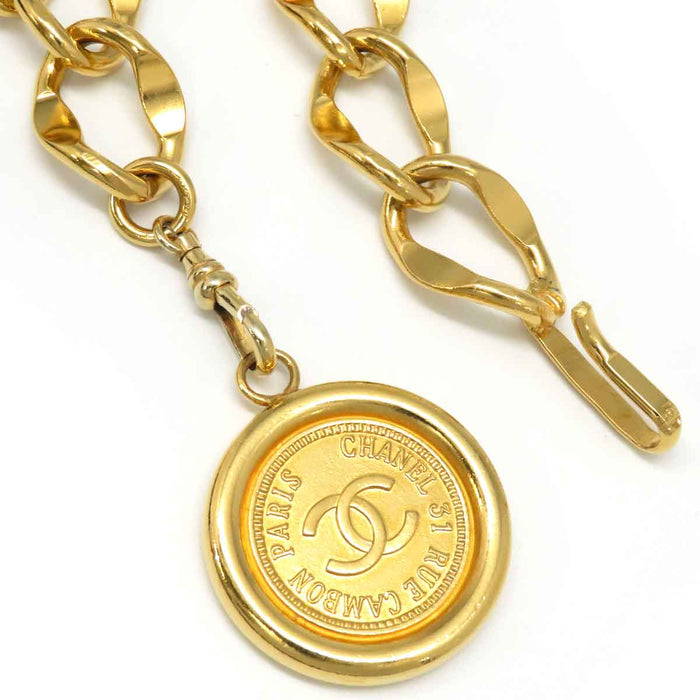Chanel 
31 RUE CAMBON PARIGI Vintage metallo color oro 
Cintura a catena Coco Mark