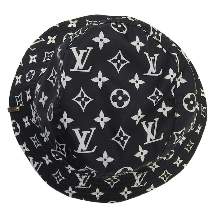 LOUIS VUITTON 
Logo LV reversibile all-over 
Cappello da pescatore in nylon con monogramma