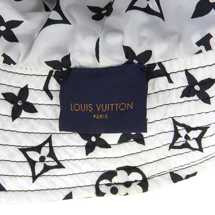LOUIS VUITTON 
Logo LV reversibile all-over 
Cappello da pescatore in nylon con monogramma