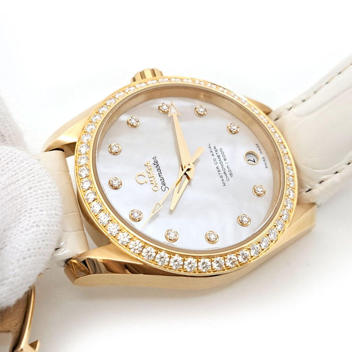 OMÉGA 
Seamaster Aqua Terra lunette en diamant cadran nacre 
Boîte avec garantie