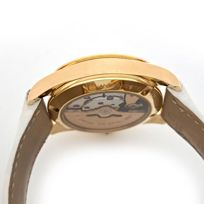 OMÉGA 
Seamaster Aqua Terra lunette en diamant cadran nacre 
Boîte avec garantie