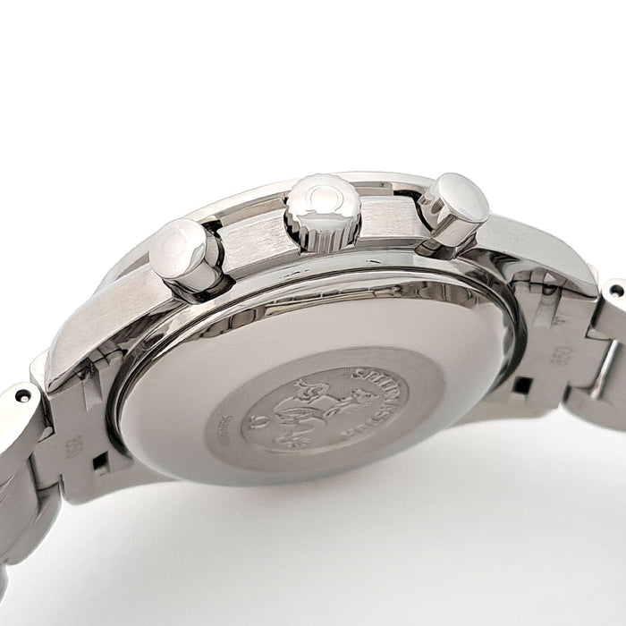 OMEGA
Speedmaster Chronograph Date
With box and warranty card