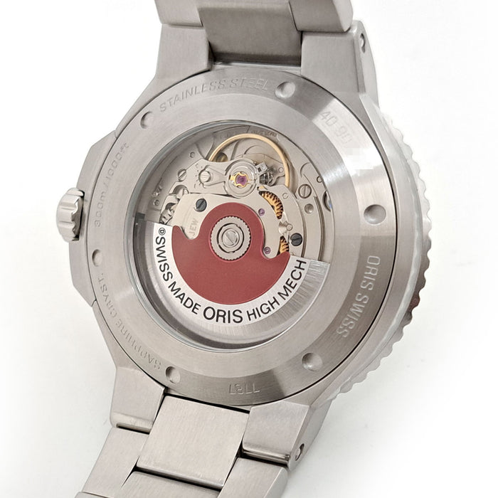 ORIS 
Aquis Date 
With box