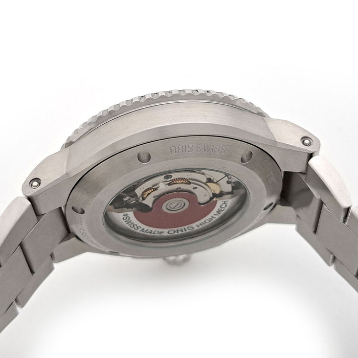 ORIS 
Aquis Date 
With box