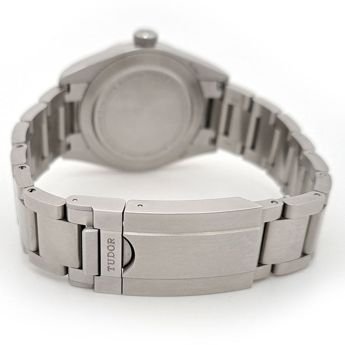 TUDOR 
Ranger 
With box and warranty card