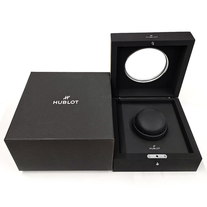 HUBLOT
Classic Aero Fusion Chronograph Light Blue Ceramic
With Box and Warranty Card