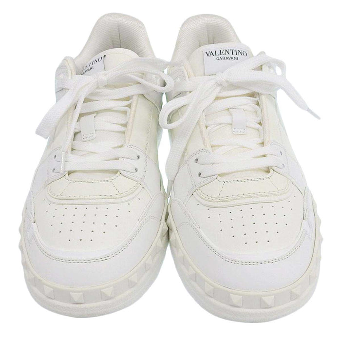 VALENTINO 
Leather Studs Logo 
Garavani Freedot Lowtop Sneakers