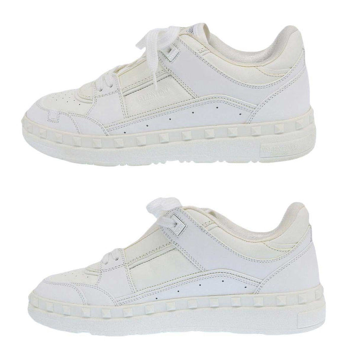 VALENTINO 
Leather Studs Logo 
Garavani Freedot Lowtop Sneakers