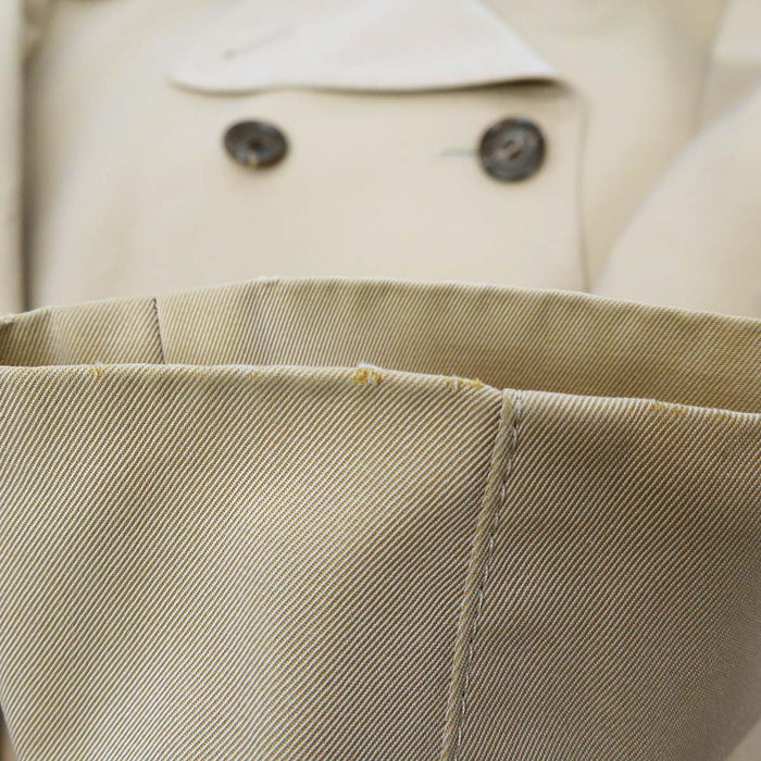 BURBERRY 
Check cotton lining 
Trench coat