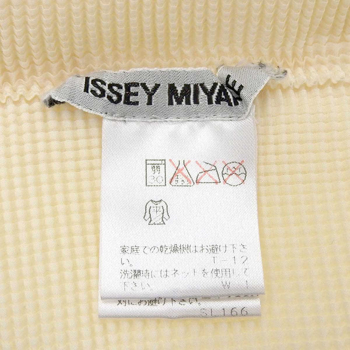 ISSEY MIYAKE 
トップス ノースリーブ 
ワッフルプリーツ タンクトップ