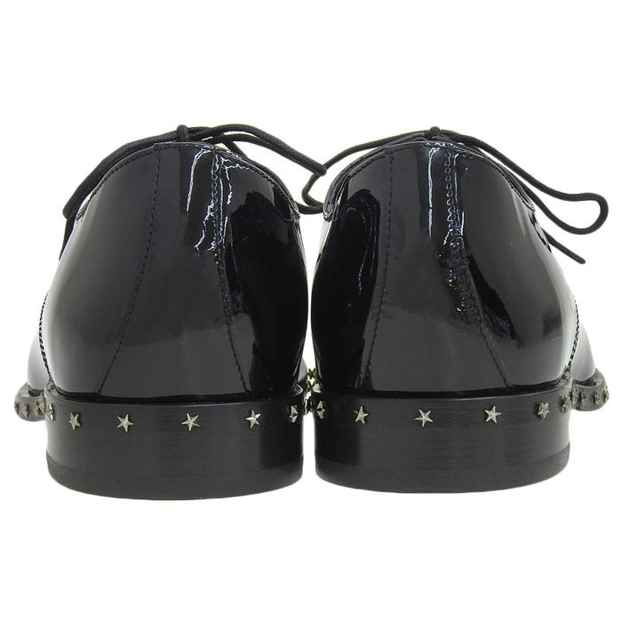 JIMMY CHOO 
Richelieu 
Chaussures à lacets en cuir verni avec clous étoiles