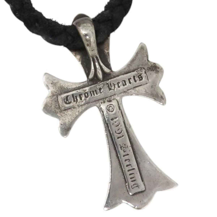 CHROME HEARTS
CH CRS SML BC 1991 Engraving Silver Barrel Bolo Tip
Small CH Cross Leather Blade Necklace