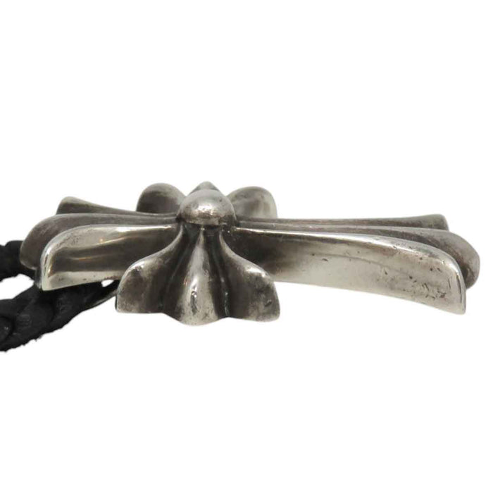 CHROME HEARTS
CH CRS SML BC 1991 Engraving Silver Barrel Bolo Tip
Small CH Cross Leather Blade Necklace
