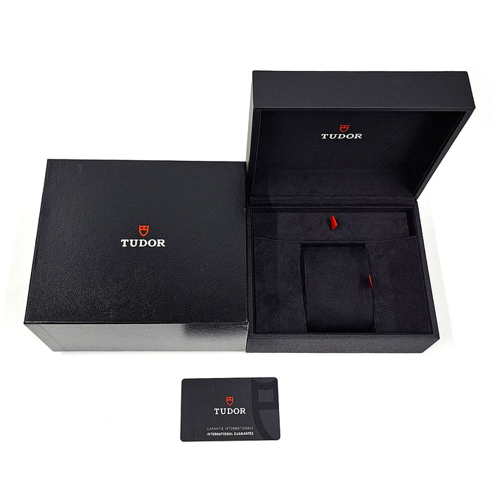 TUDOR
Black Bay Pro
With box and warranty card