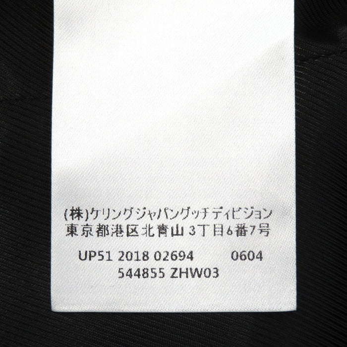 GUCCI 
Interlocking G pearl button 
Web line wool coat