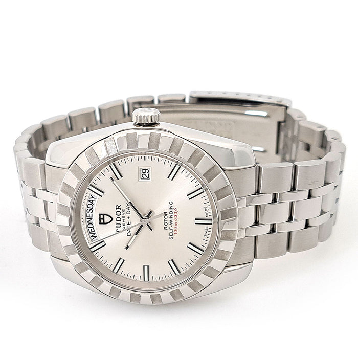 TUDOR 
Classic Day-Date