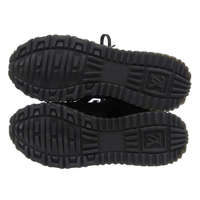 LOUIS VUITTON
LV Circle Logo Patent Leather 2022 Made
Runaway Line Sneakers
Monogram