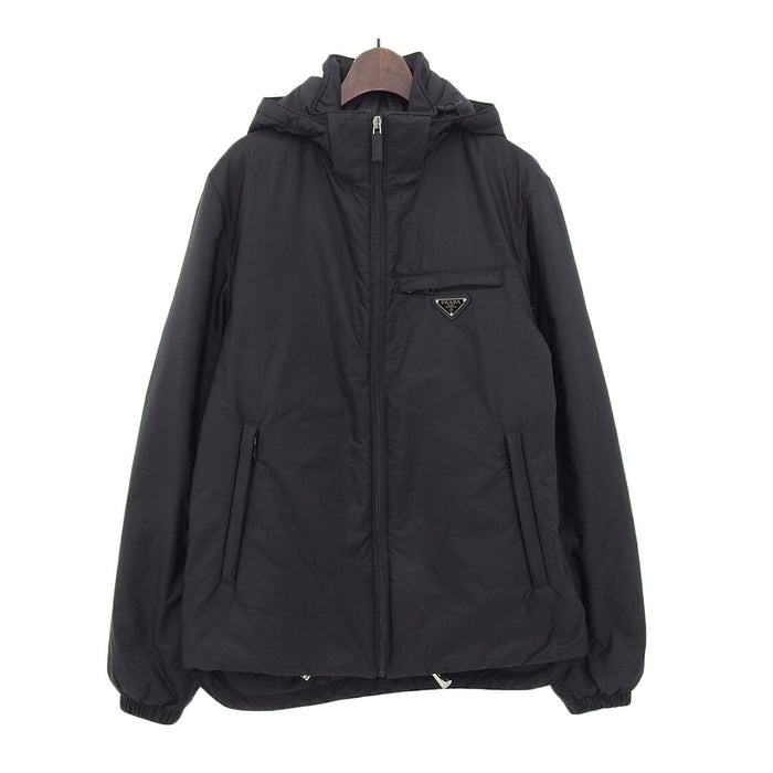 PRADA 
三角プレート ナイロン 
Re Nylon トライアングルロゴ パファージャケット