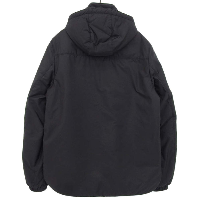 PRADA 
三角プレート ナイロン 
Re Nylon トライアングルロゴ パファージャケット