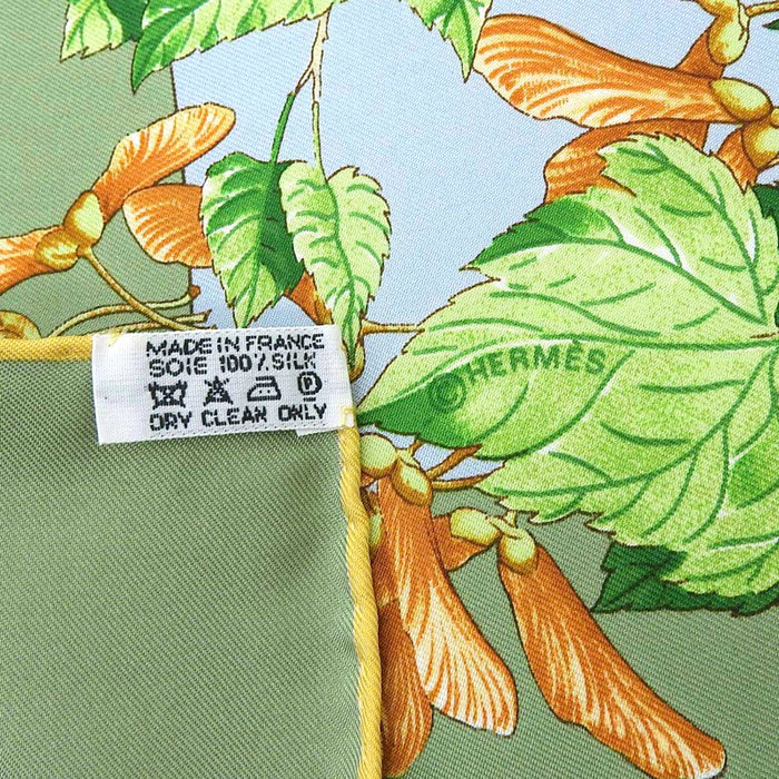 HERMES 
シルク 大判 鳥 リス 
カレ 90 AU COEUR DES BOIS 森の中で
