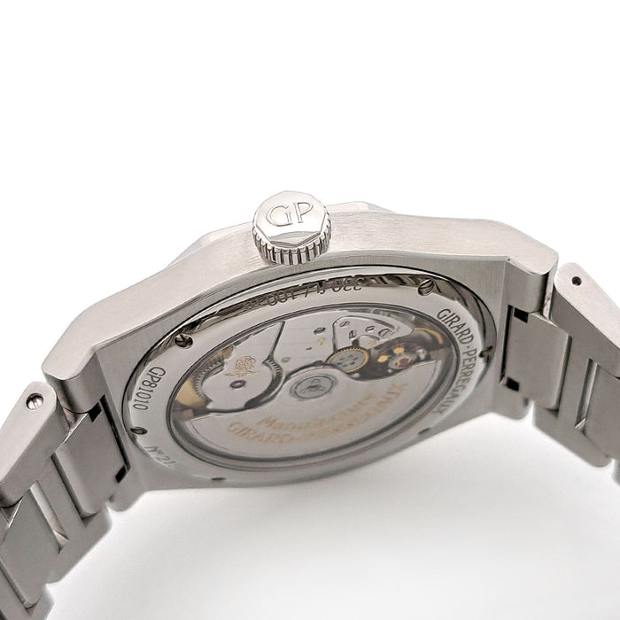 GIRARD-PERREGAUX
Laureato 42mm Date
With box and warranty card