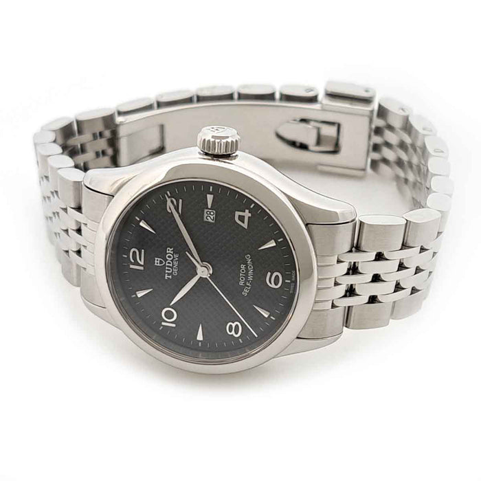 TUDOR 
1926 28mm Automatic Date