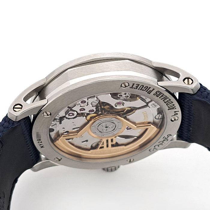 AUDEMARS PIGUET 
CODE 11.59 バイ オーデマ ピゲ ナイトブルー クラウド50 
箱ギャラ付