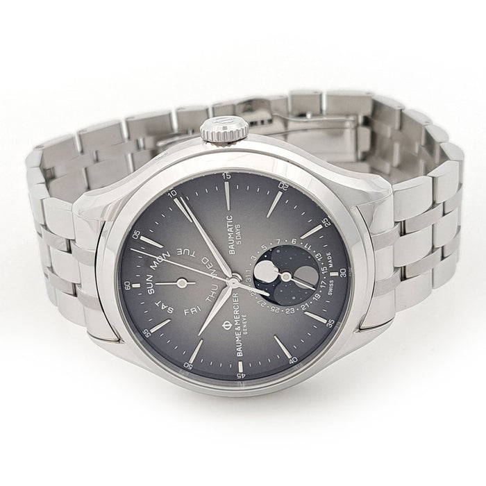 Baume & Mercier
Clifton Baumatic Moonphase 5DAYS
With box and warranty card