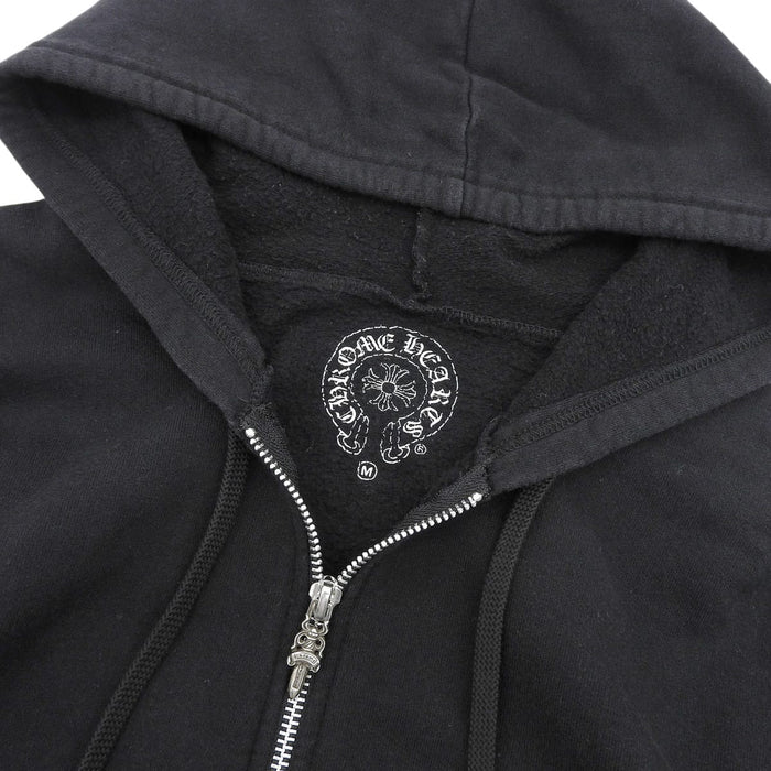 CHROME HEARTS 
スクロールラベル スウェット フーディ 
バック フレアニー ダガージップ ジップアップ パーカー