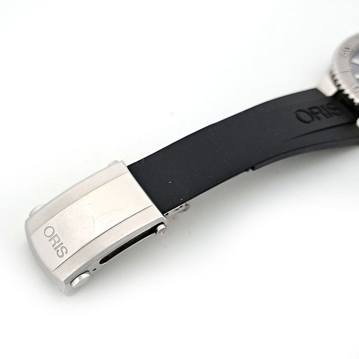 ORIS 
Aquis Date Relief 
With Box and Warranty Card