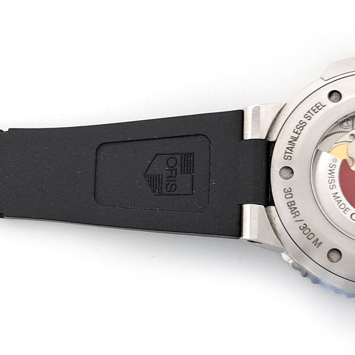 ORIS 
Aquis Date Relief 
With Box and Warranty Card
