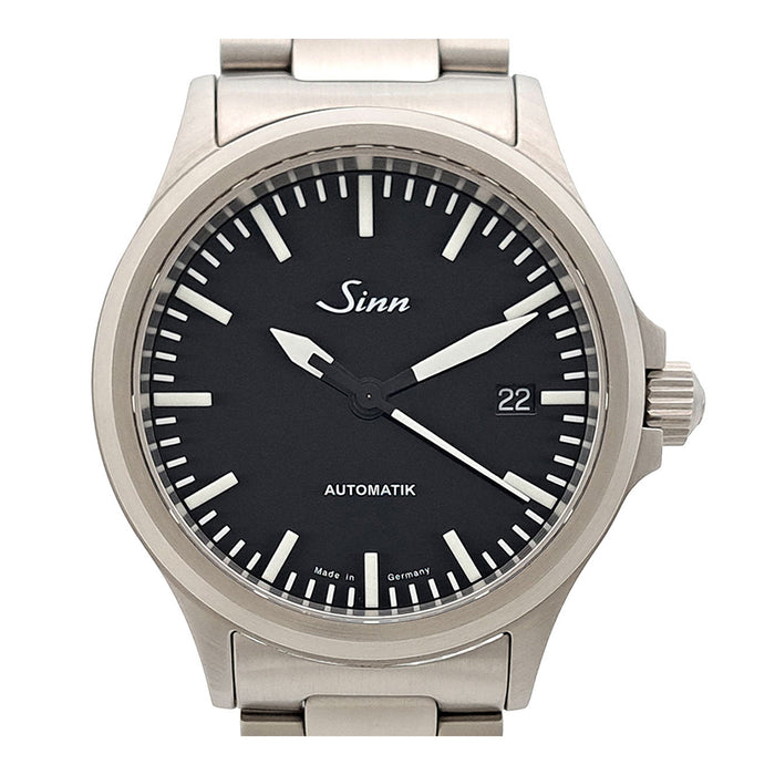 Sinn 
566 
With box and warranty card