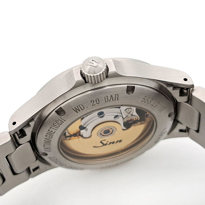 Sinn 
566 
With box and warranty card