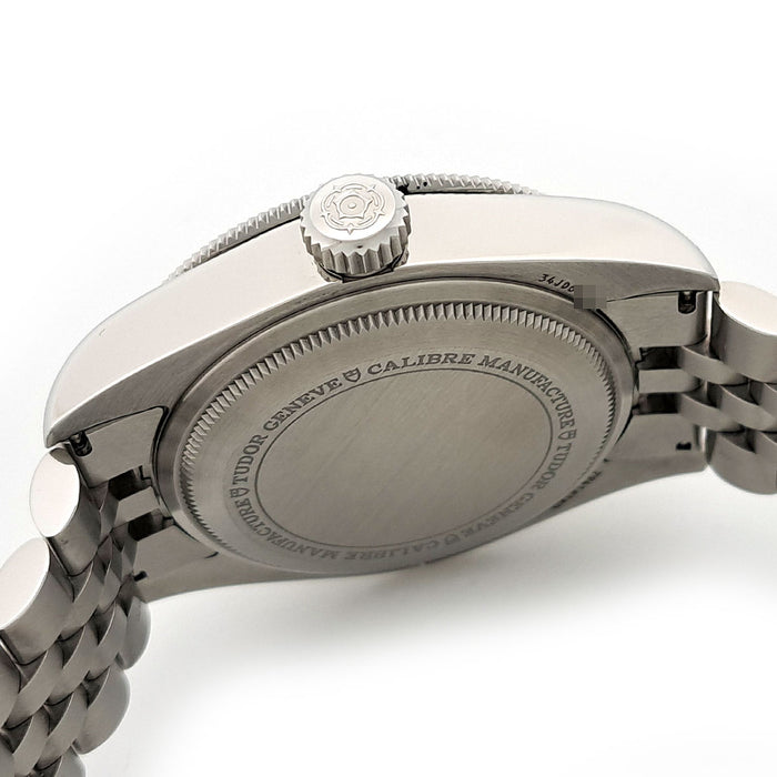 TUDOR
Black Bay 5-link Bracelet
With Box and Warranty Card
