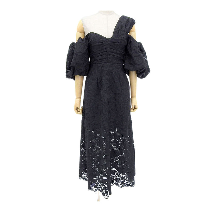 Self-Portrait
Self-portrait off-shoulder
One-shoulder lace midi dress