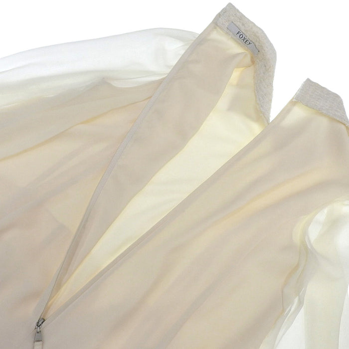 FOXEY 
maniche trasparenti chiffon 
abito color perla tweed