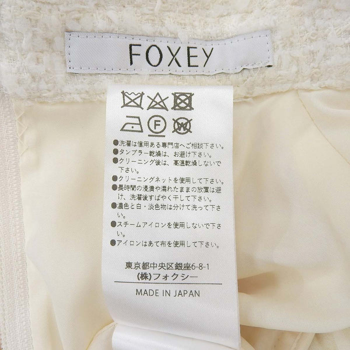 FOXEY 
maniche trasparenti chiffon 
abito color perla tweed