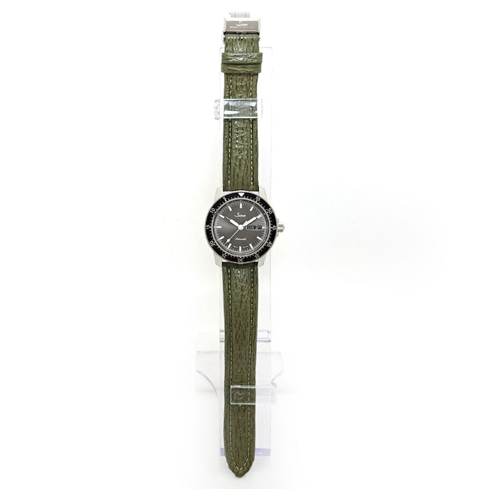 Sinn 
104 
With box and warranty card