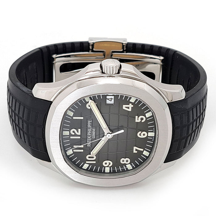 PATEK PHILIPPE
Aquanaut Date
With box and guarantee card