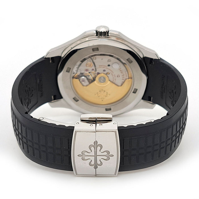PATEK PHILIPPE
Aquanaut Date
With box and guarantee card