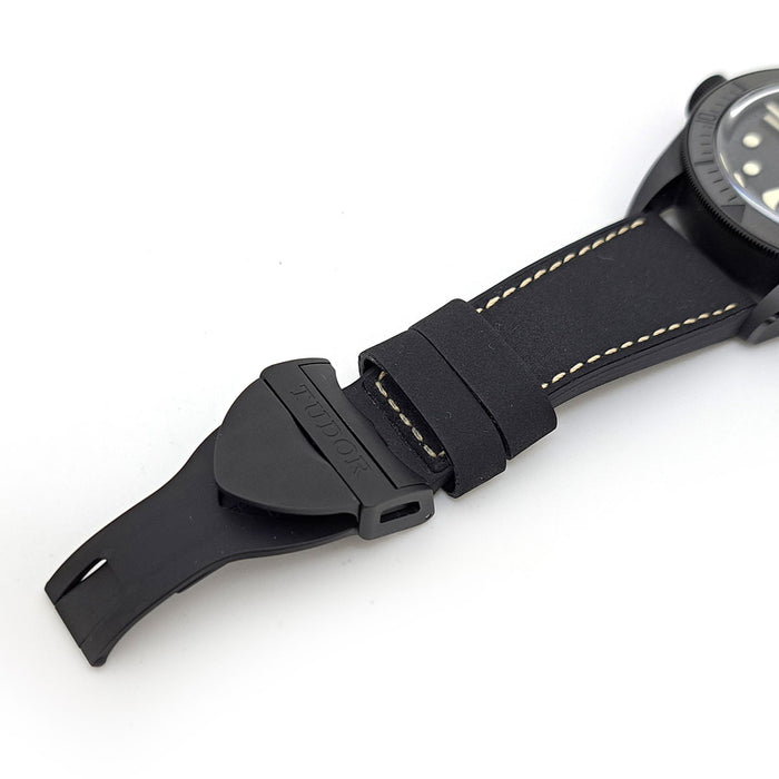 TUDOR 
Black Bay Ceramica 
Con scatola e garanzia