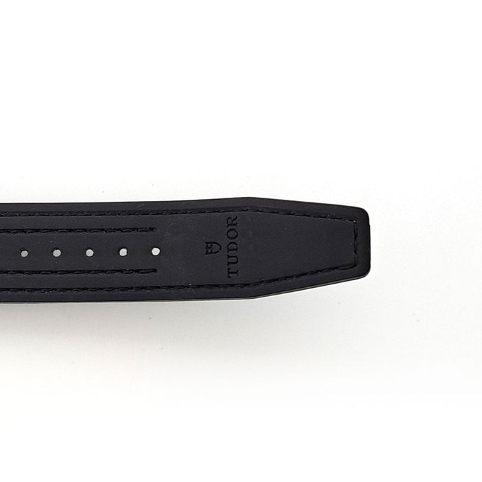 TUDOR 
Black Bay Ceramica 
Con scatola e garanzia