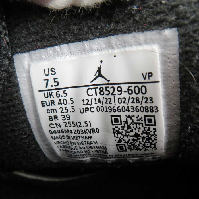 NIKE 
AIR JORDAN6 RETRO 
Air Jordan 6 Retro High-Cut Sneakers