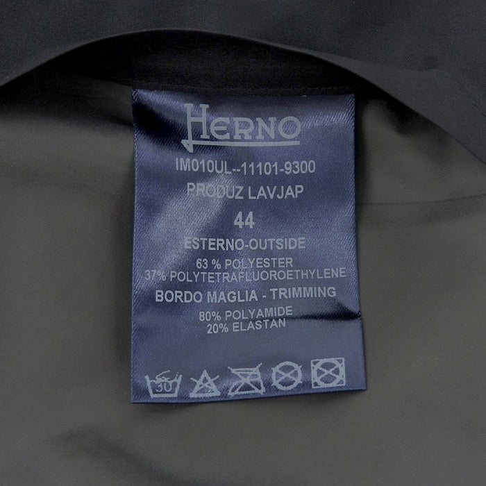Herno 
GORE-TEX Laminar Nylon 
GORE-TEX LAMINAR Coat