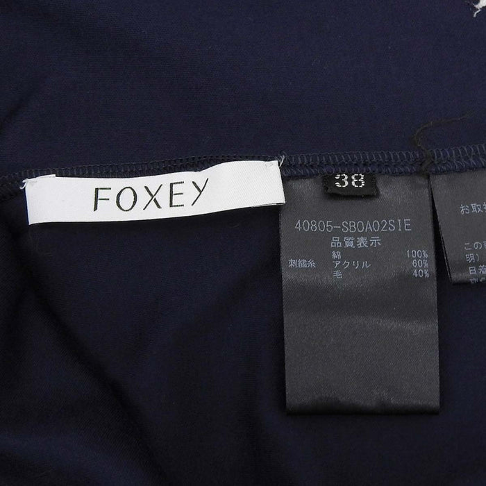 FOXEY 
刺繍 
Contrail R ロゴ エンブロイダリー Tシャツ