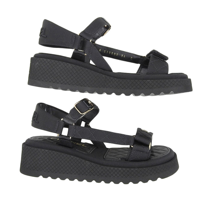 CHANEL
COCO Fabric Leather
Coco Mark Footbed Sandals
Matelassé