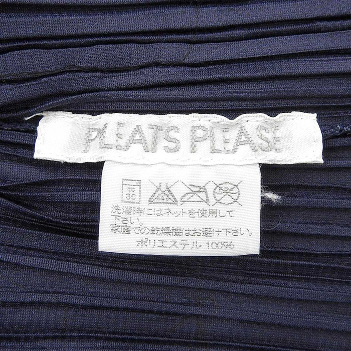 PLEATS PLEASE 
Pleats Please Issey Miyake Three-quarter Length 
Tape Design Shirt